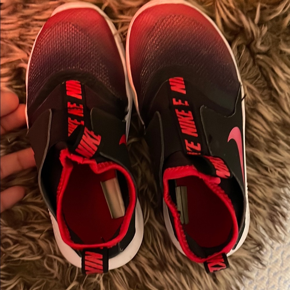 Nike Black and Red Gradient Sneakers - Picture 4 of 4